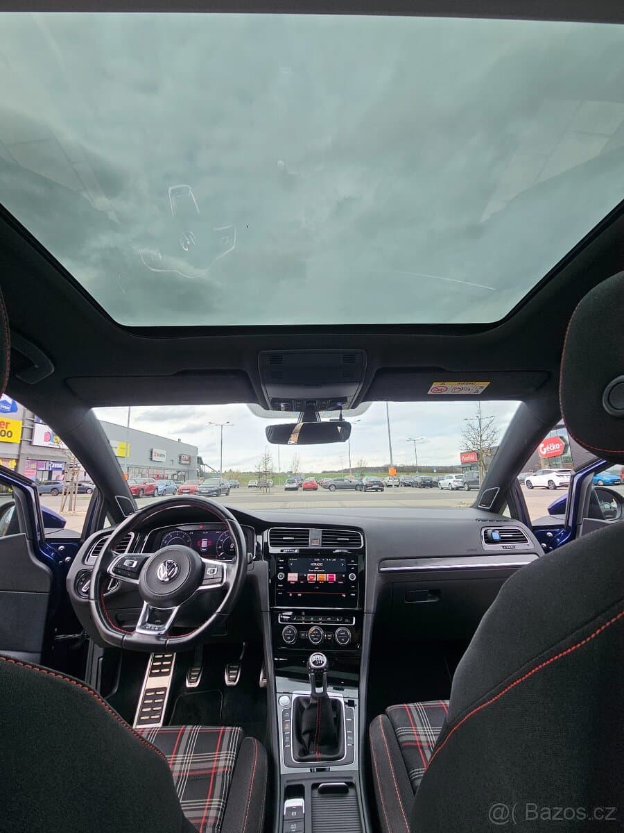 2017 Volkswagen GOLF - 11
