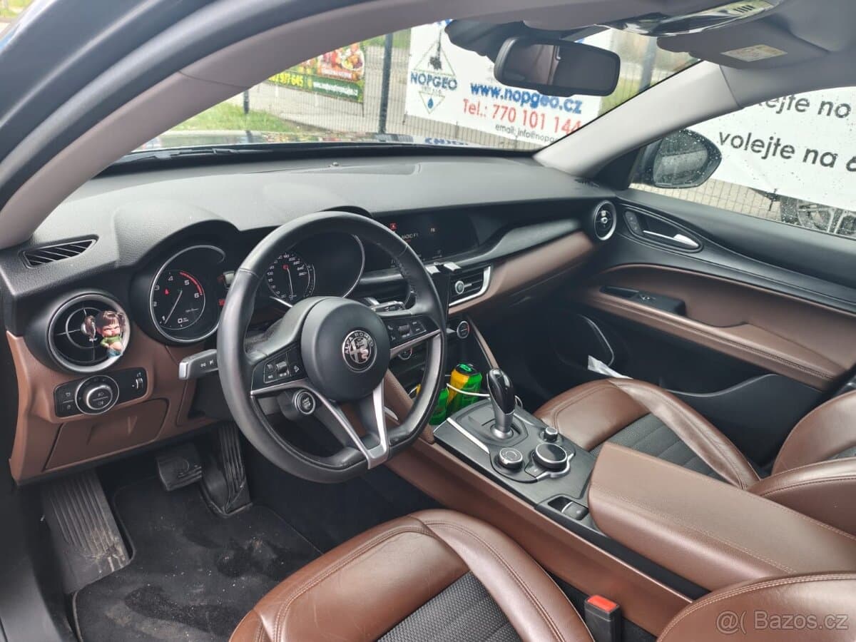 2018 Alfa Romeo STELVIO - 11