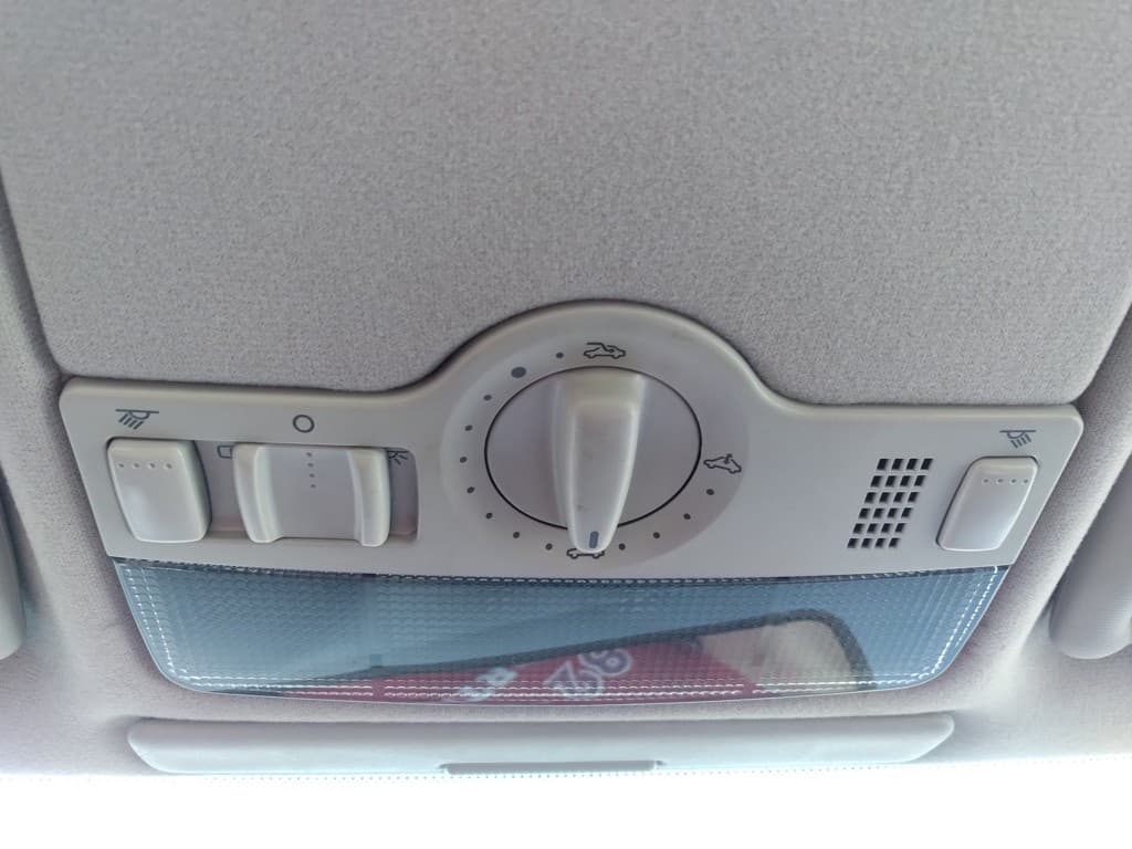2002 Volkswagen GOLF - 11