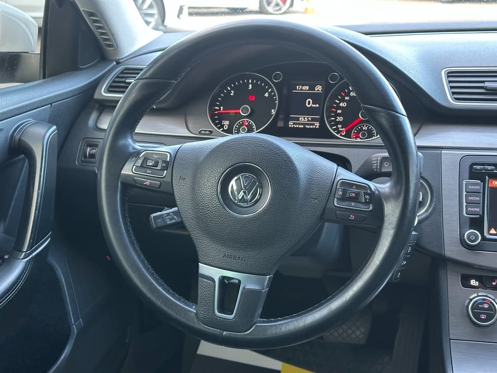 2012 Volkswagen PASSAT - 11
