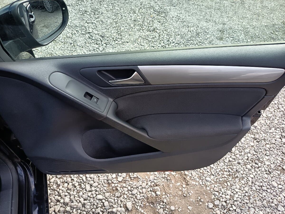 2011 Volkswagen GOLF - 11