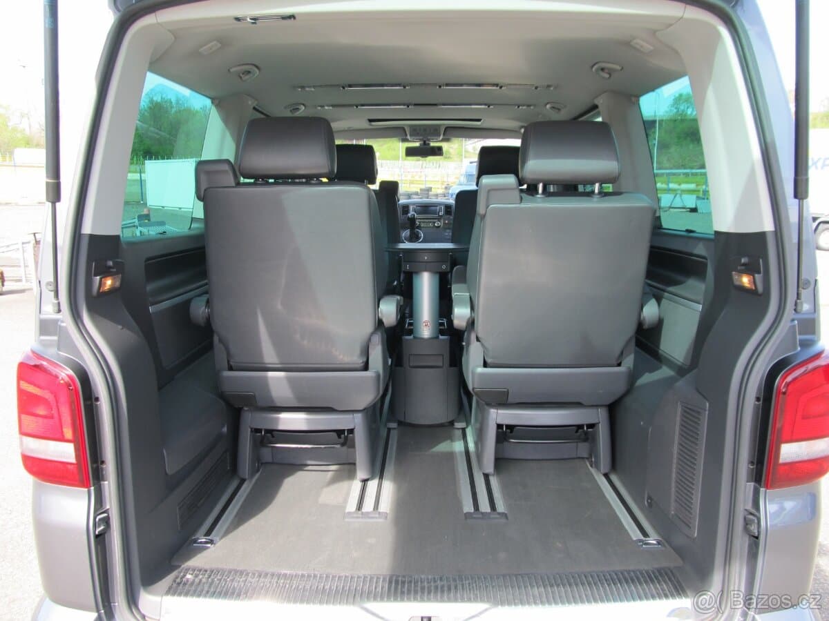 2010 Volkswagen MULTIVAN - 11