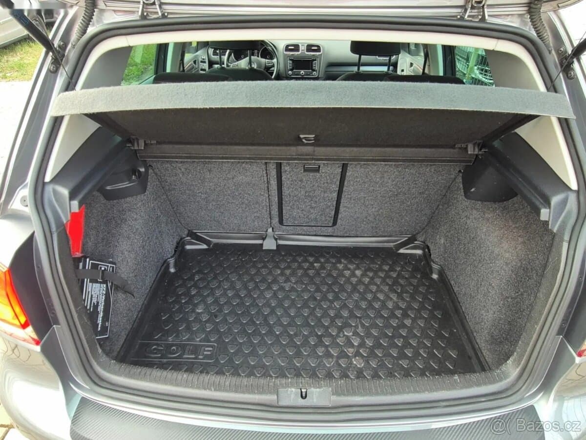 2011 Volkswagen GOLF - 11