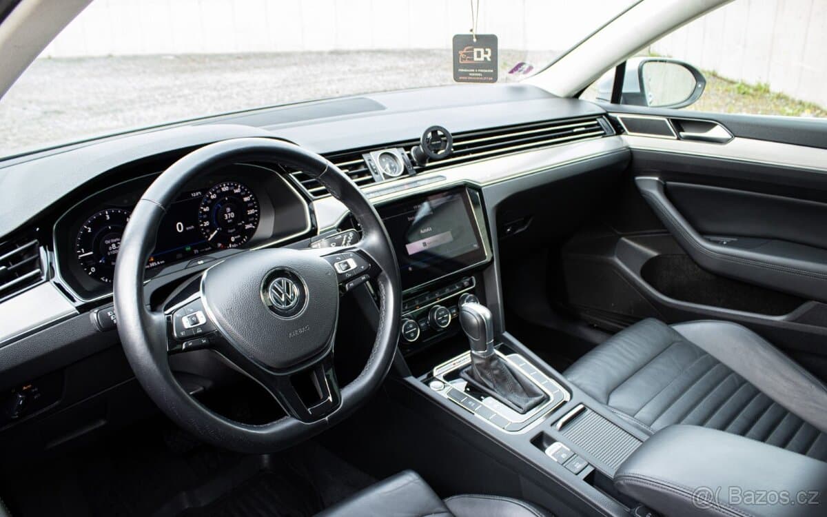 2018 Volkswagen PASSAT - 11