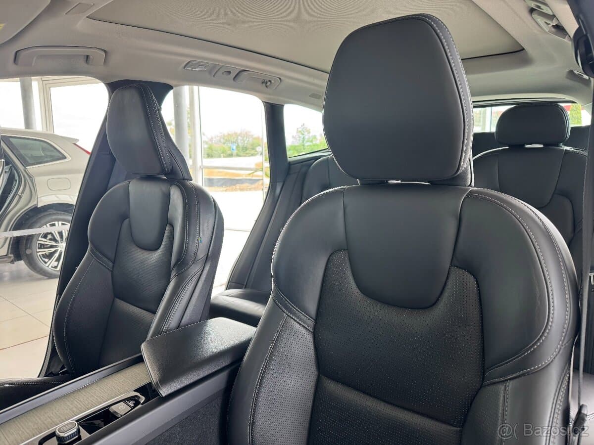 2022 Volvo XC60 - 11