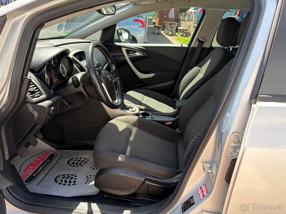 2011 Opel ASTRA - 11