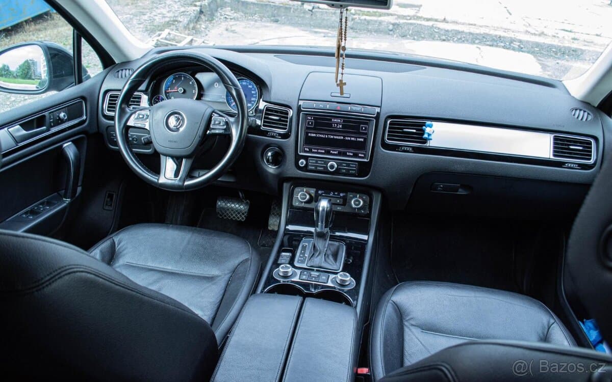 2016 Volkswagen TOUAREG - 11