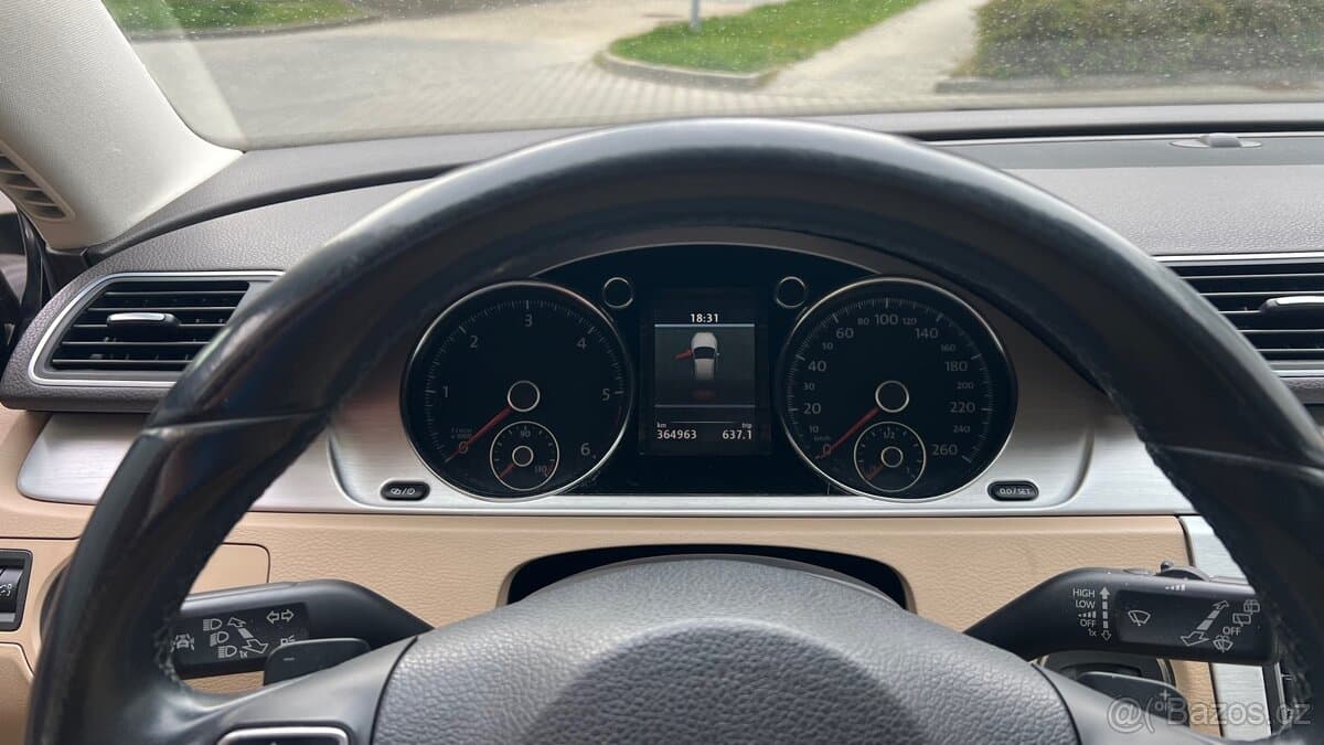 2012 Volkswagen PASSAT - 11