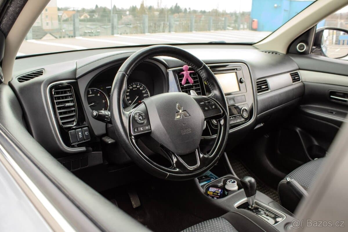 2016 Mitsubishi OUTLANDER - 11