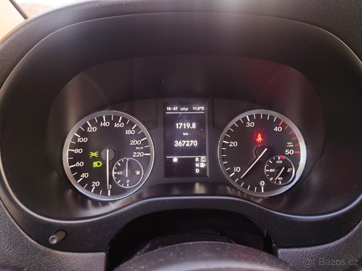 Mercedes-Benz VITO - 11
