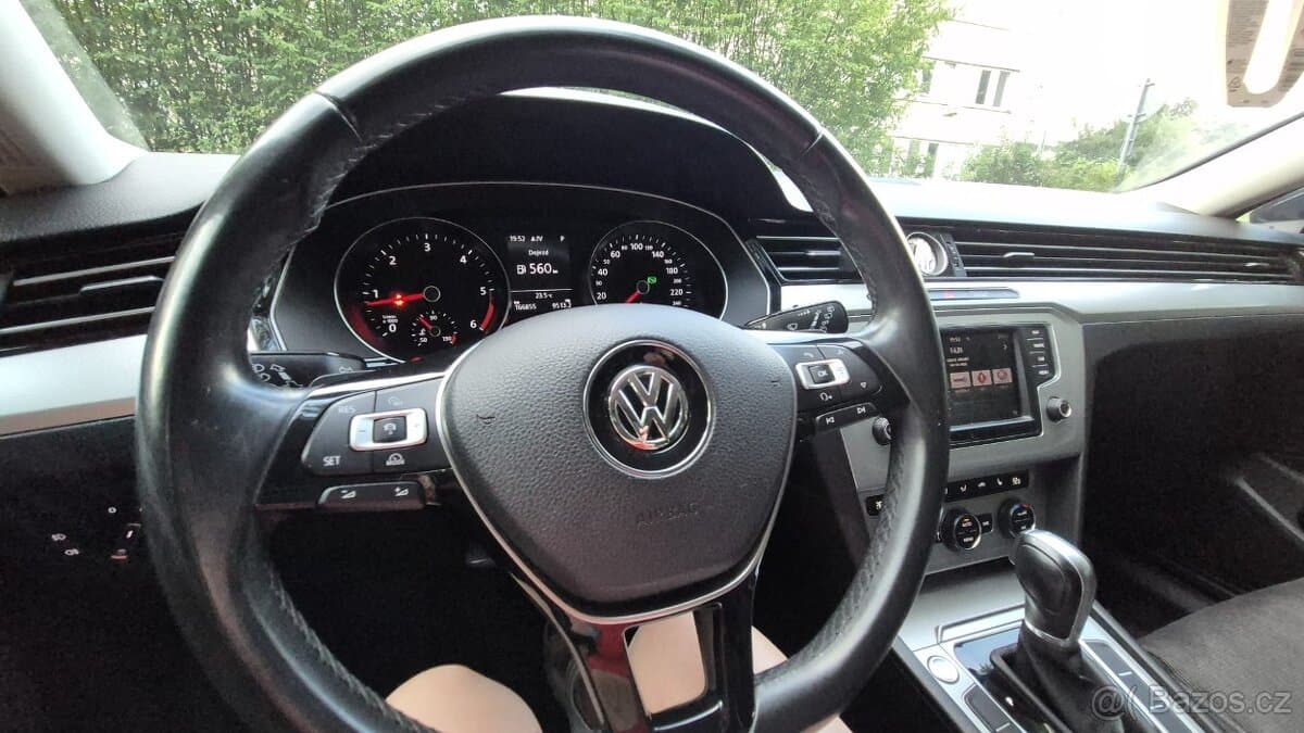 2016 Volkswagen PASSAT - 11