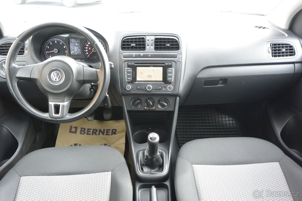 2013 Volkswagen POLO - 11