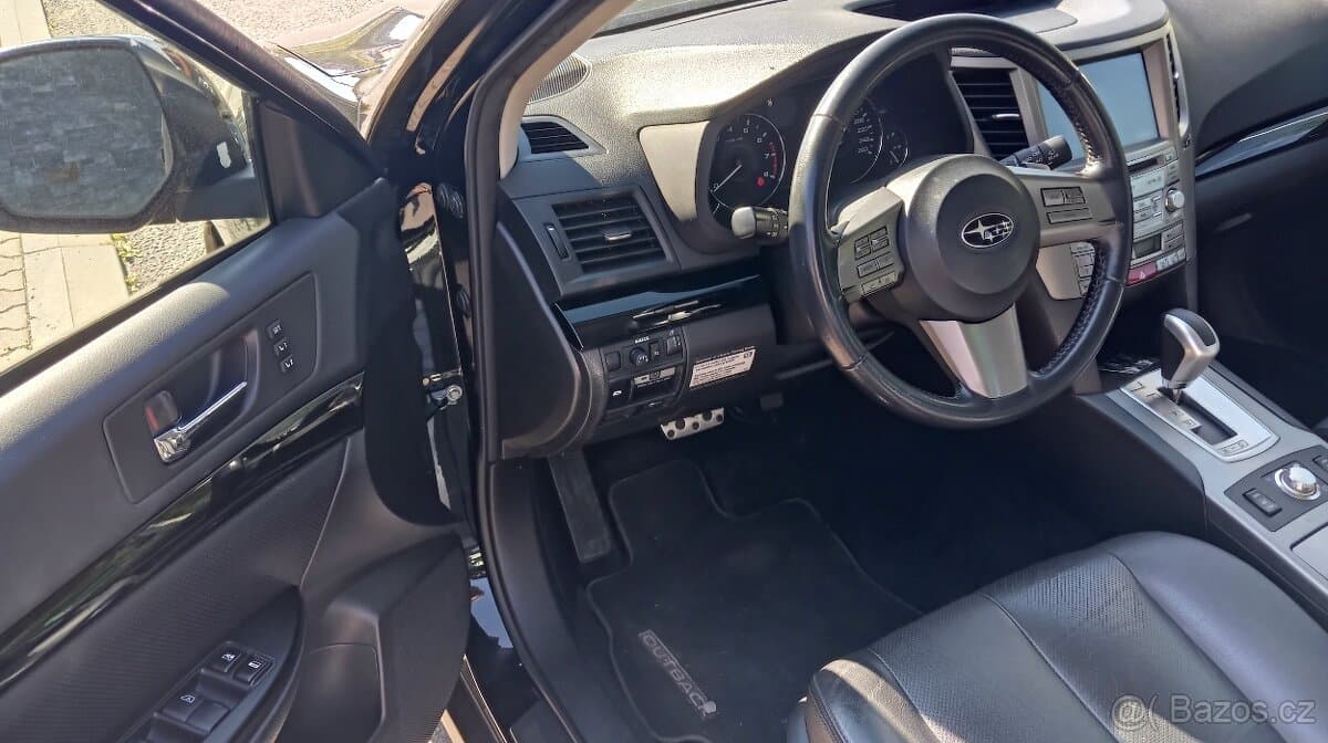 2010 Subaru OUTBACK - 11