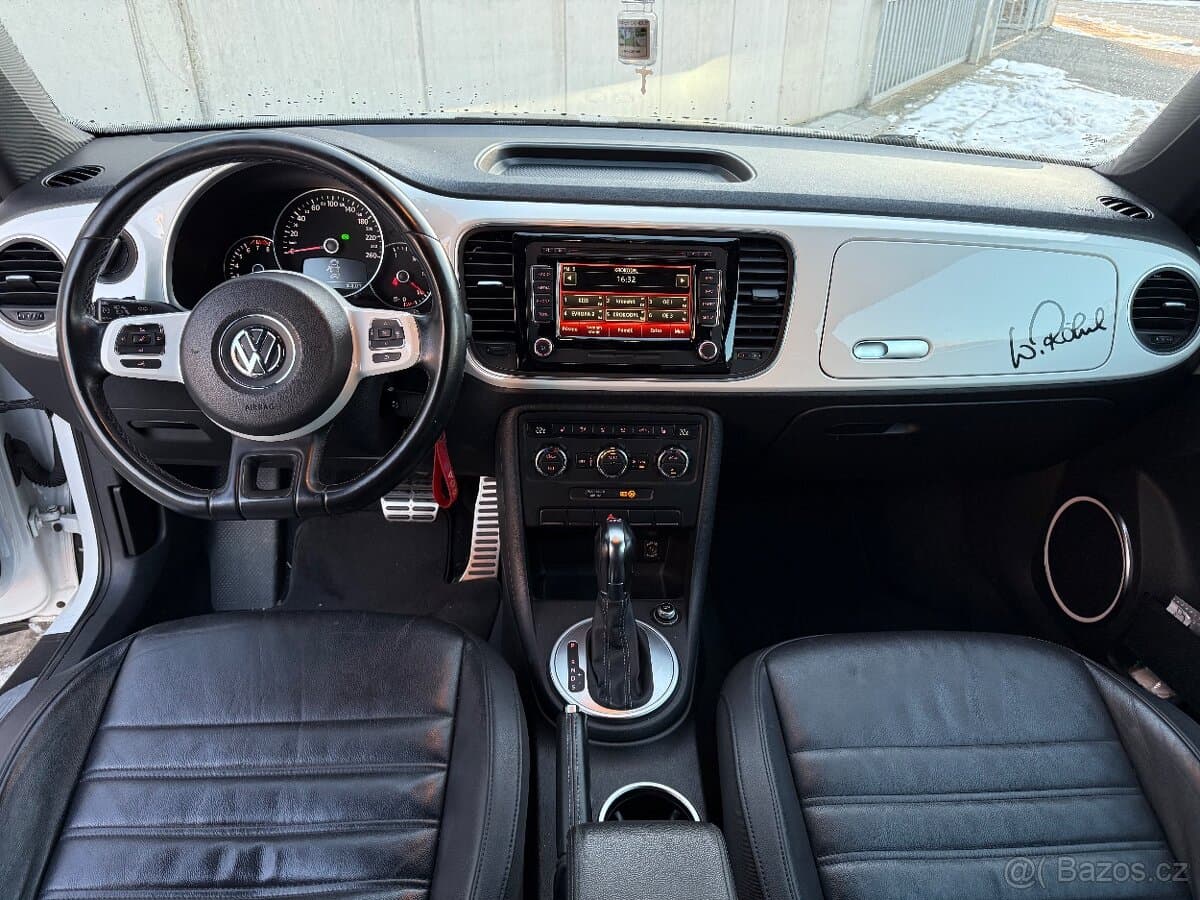 2012 Volkswagen BEETLE - 11