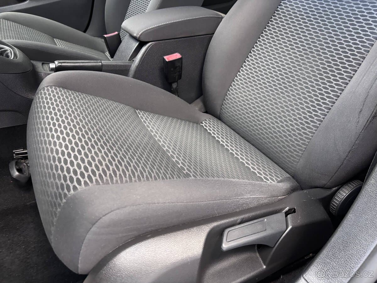 2011 Volkswagen GOLF - 11