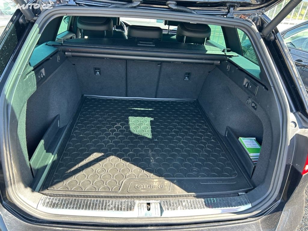 2018 Volkswagen PASSAT - 11