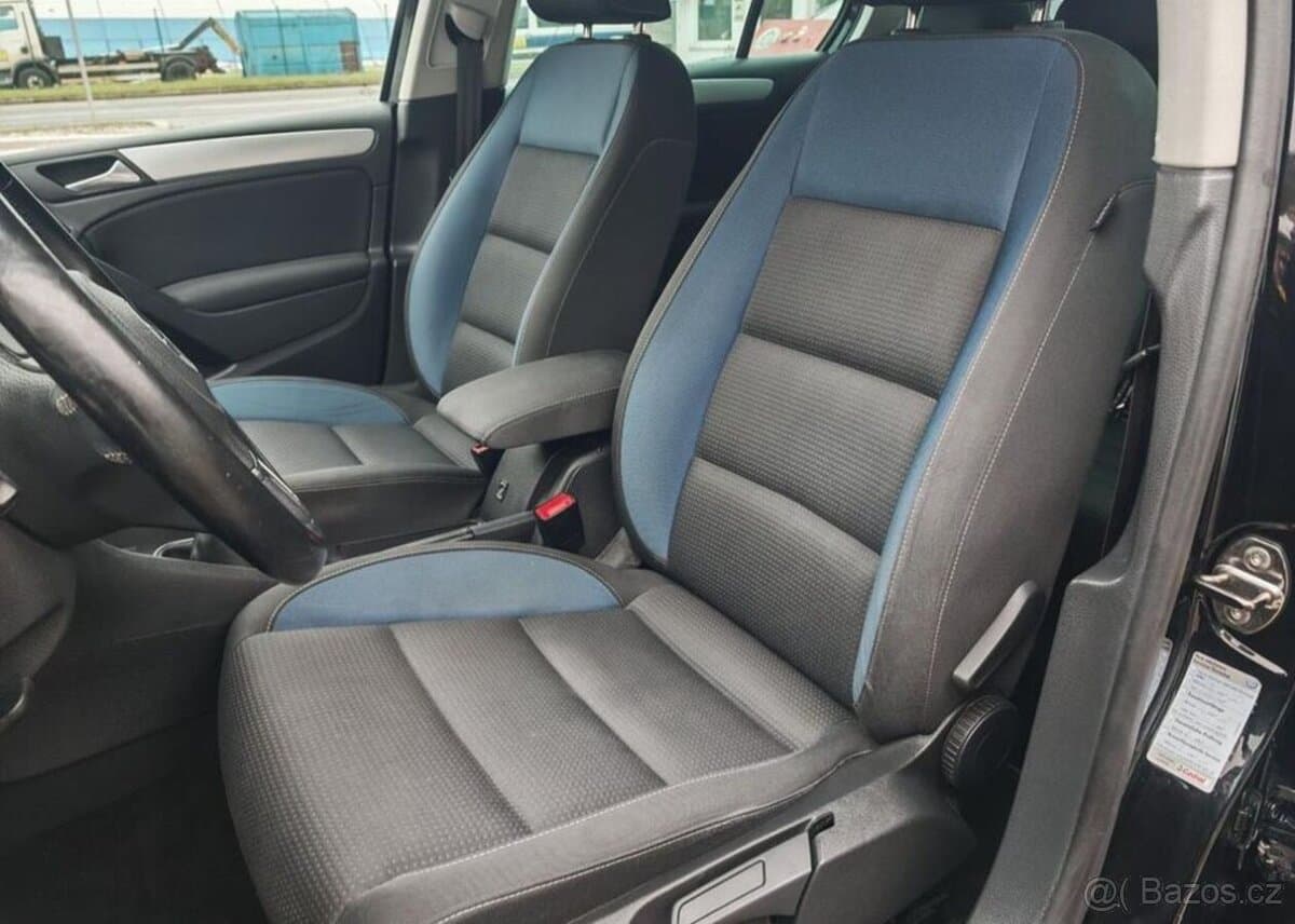 2011 Volkswagen GOLF - 11