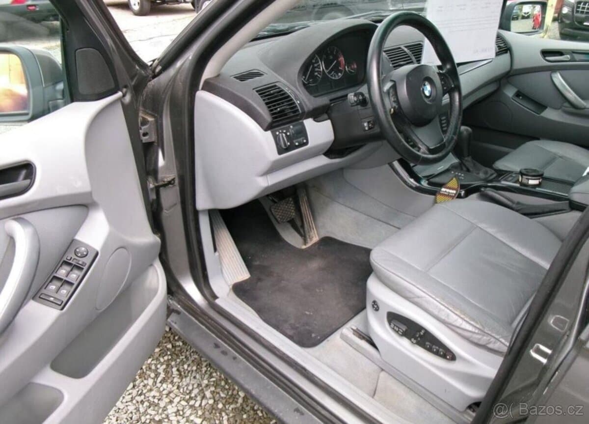 2004 BMW X5 - 11