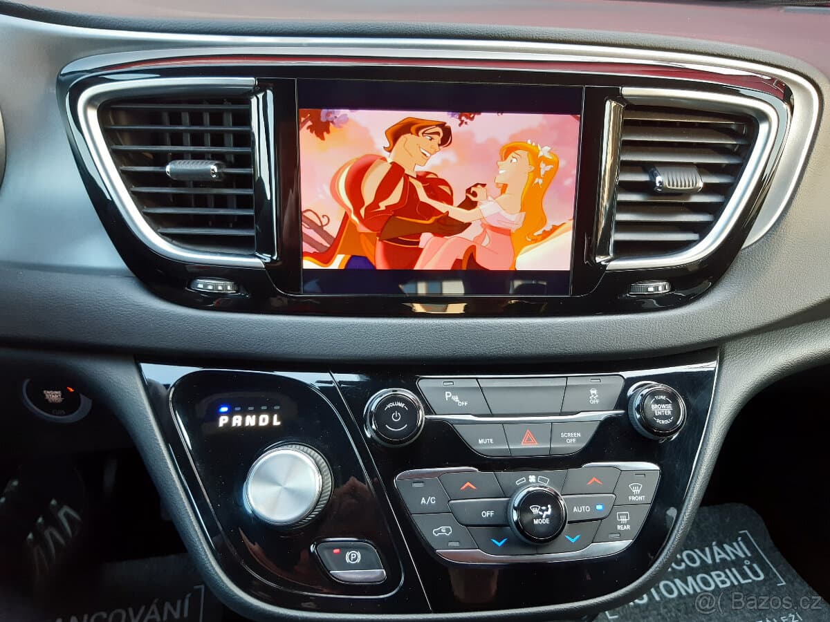 2019 Chrysler PACIFICA - 11