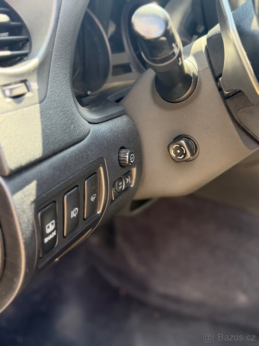 2005 Lexus IS - 11
