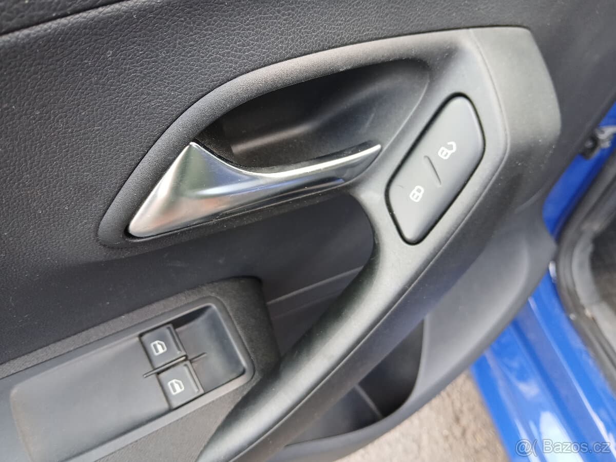 2012 Volkswagen POLO - 11