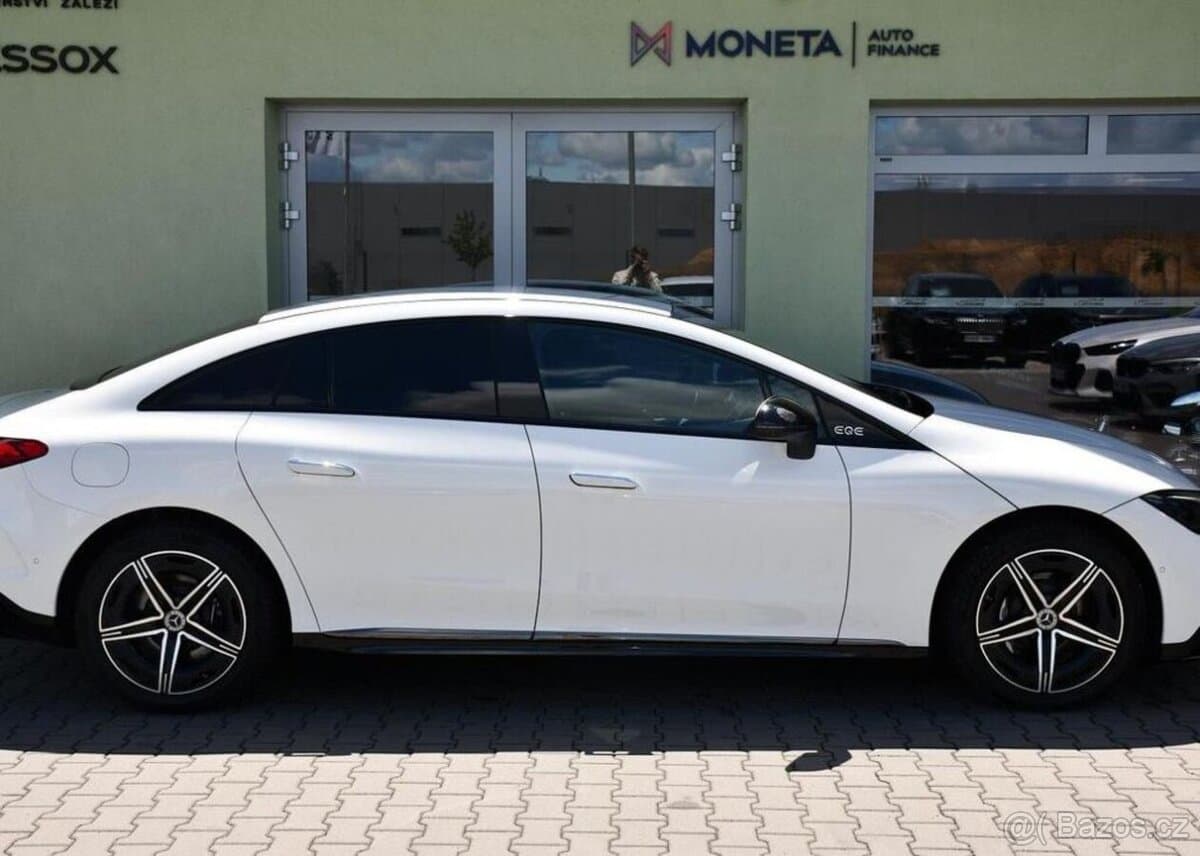2025 Mercedes-Benz EQE - 11