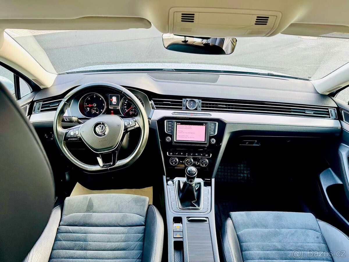 2016 Volkswagen PASSAT - 11
