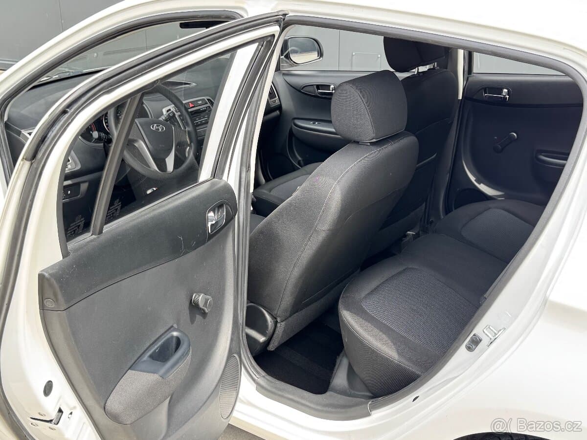 2014 Hyundai i20 - 11