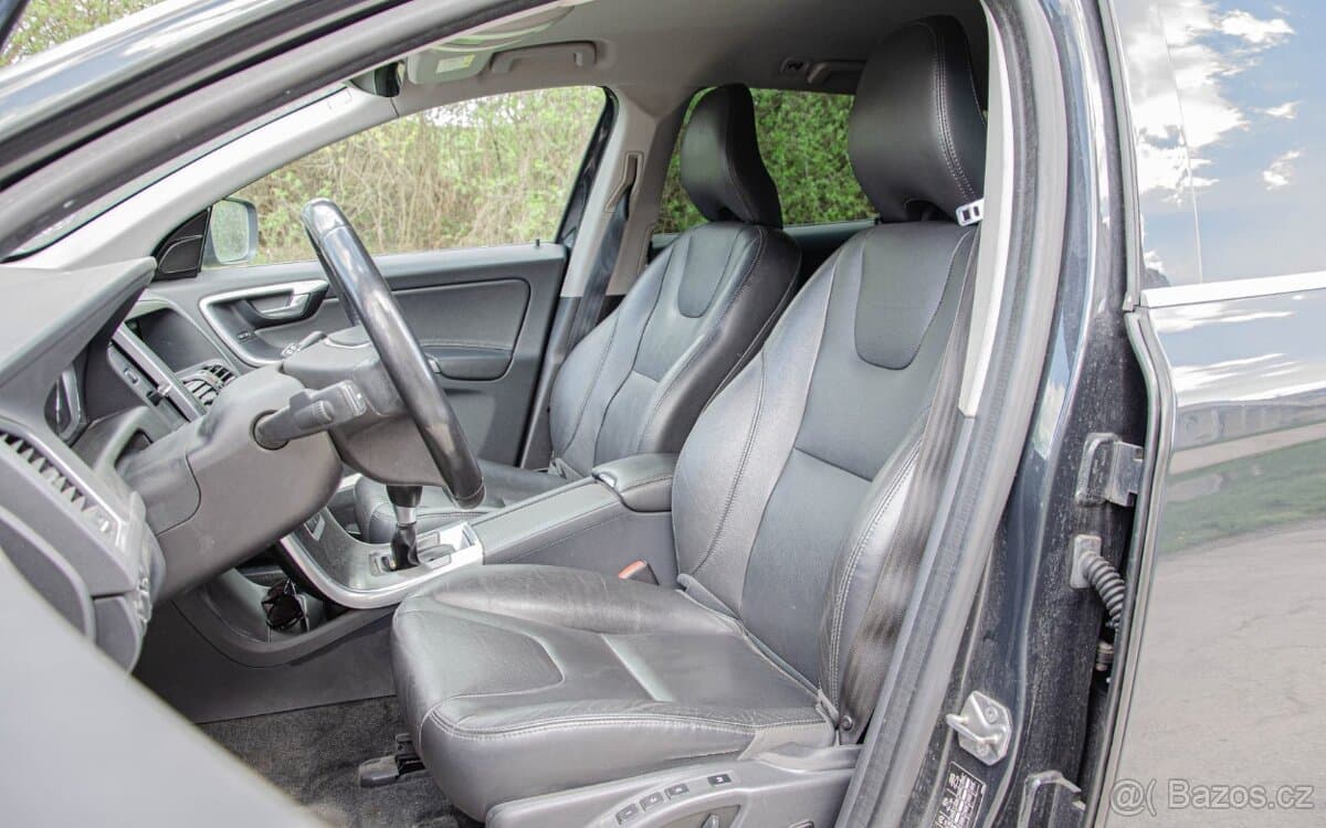 2015 Volvo XC60 - 11