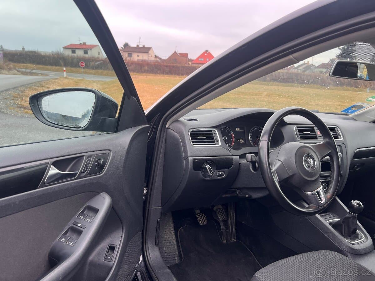 2011 Volkswagen JETTA - 11