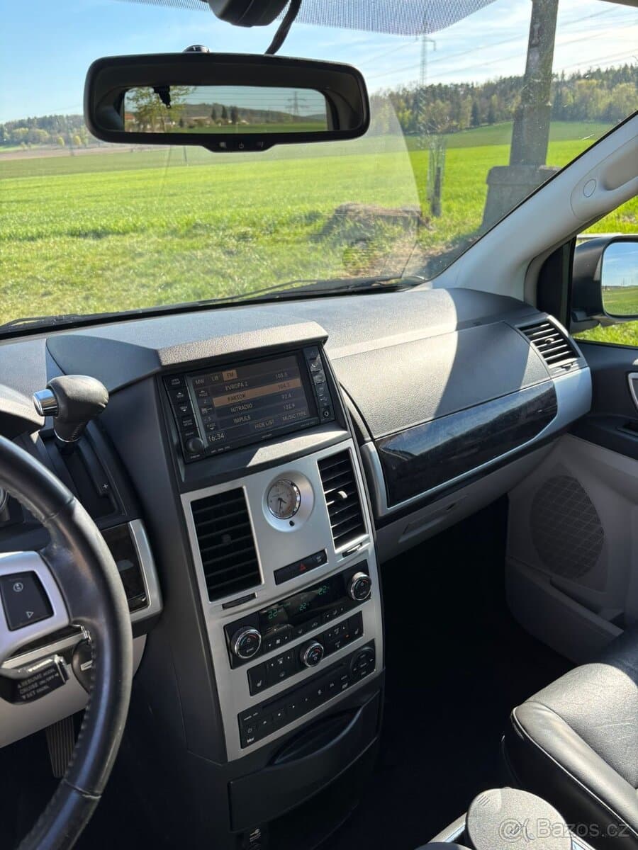 2009 Chrysler VOYAGER - 11