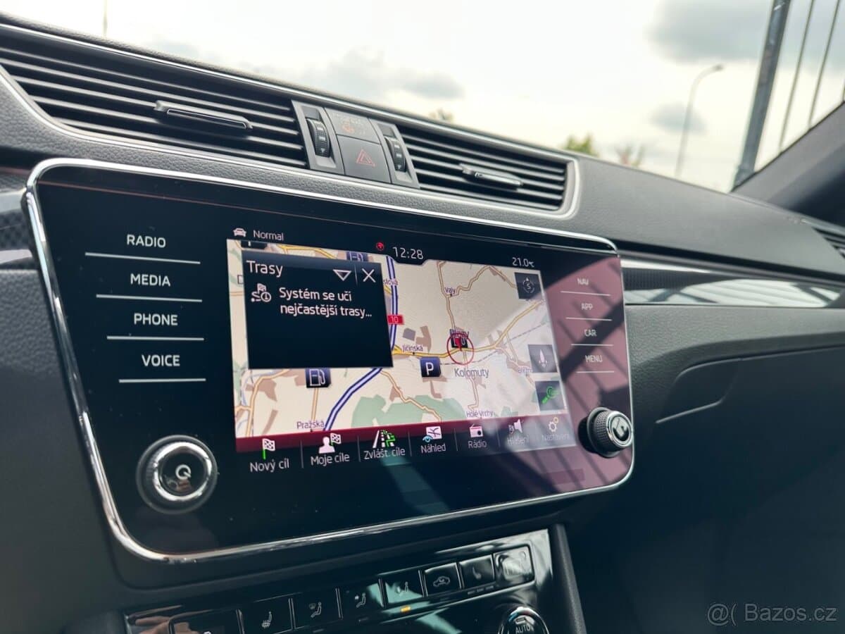 2019 Škoda SUPERB - 11