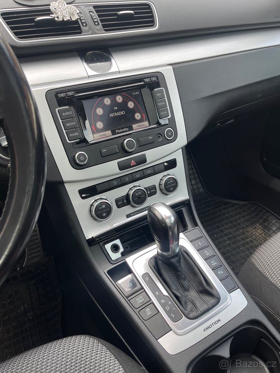 2013 Volkswagen PASSAT - 11