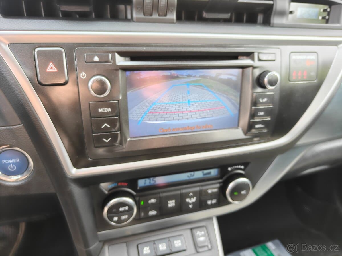 2013 Toyota AURIS - 11