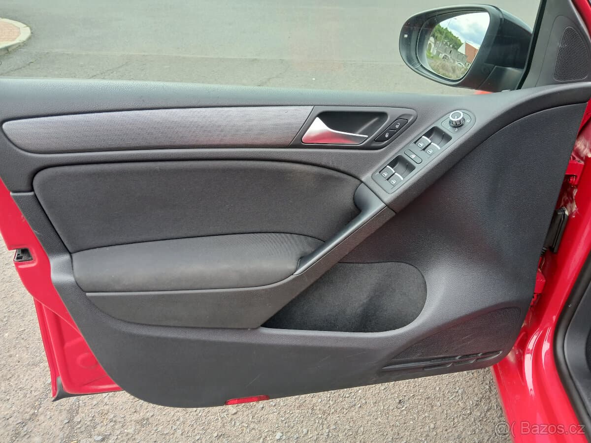2011 Volkswagen GOLF - 11