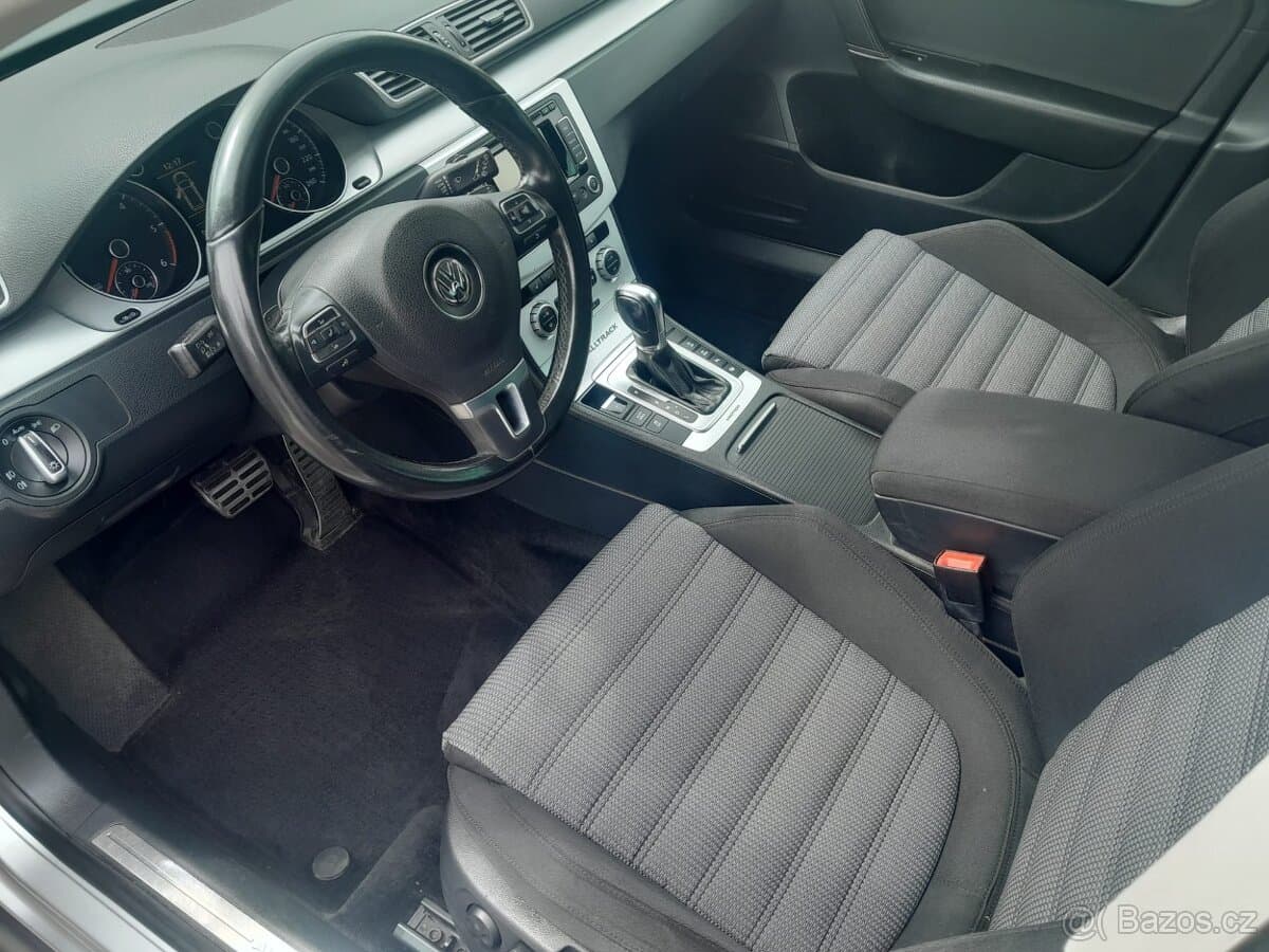 2012 Volkswagen PASSAT - 11