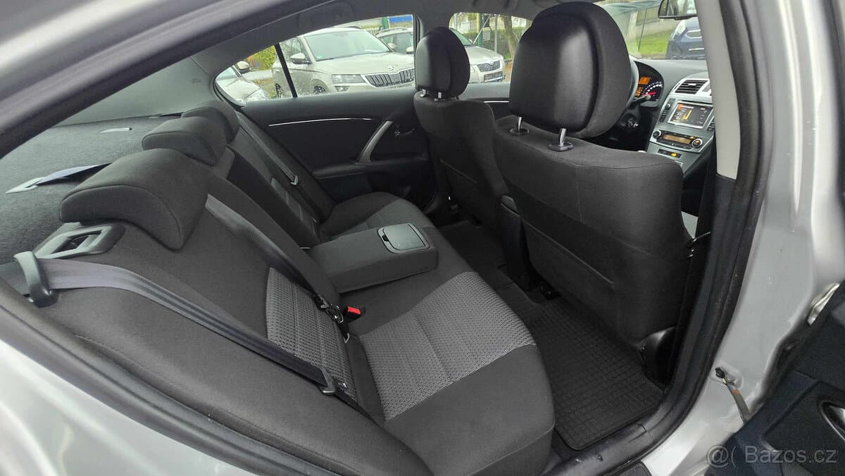 2013 Toyota AVENSIS - 11