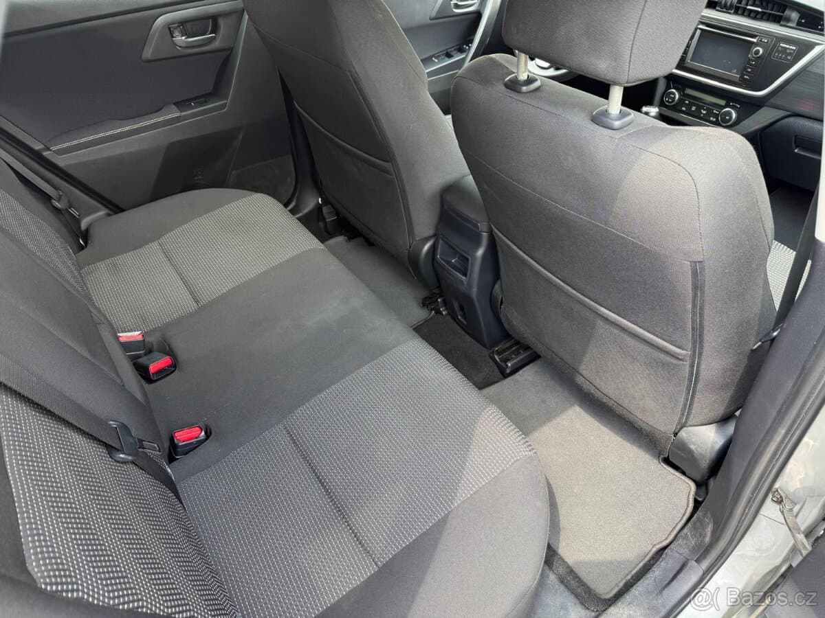 2013 Toyota AURIS - 11