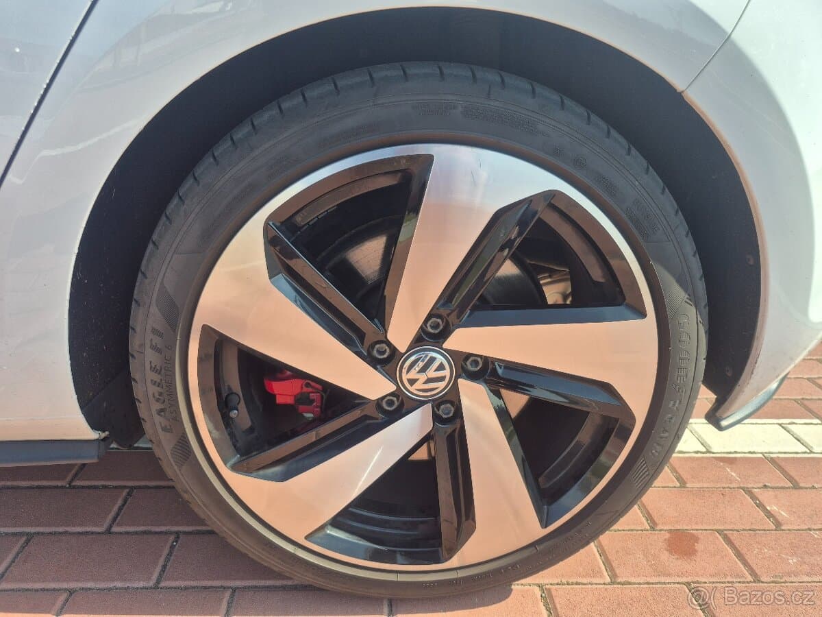 Volkswagen GOLF - 11
