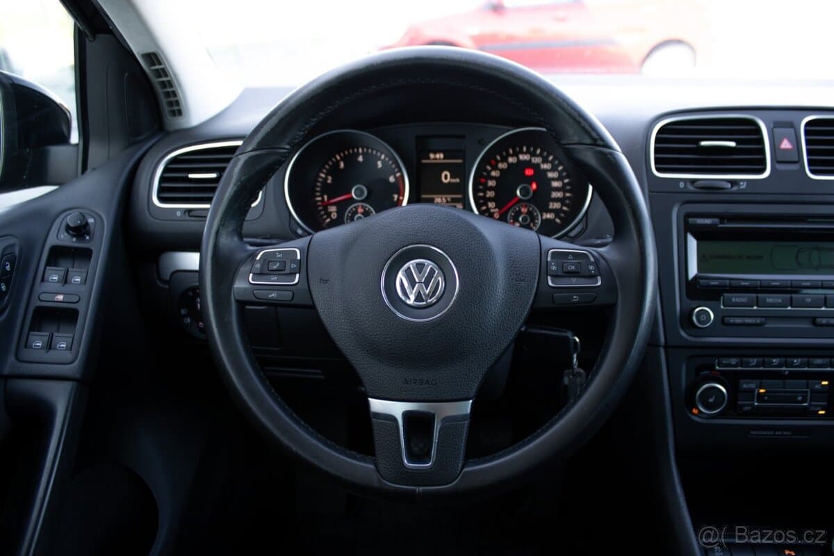 2011 Volkswagen GOLF - 11