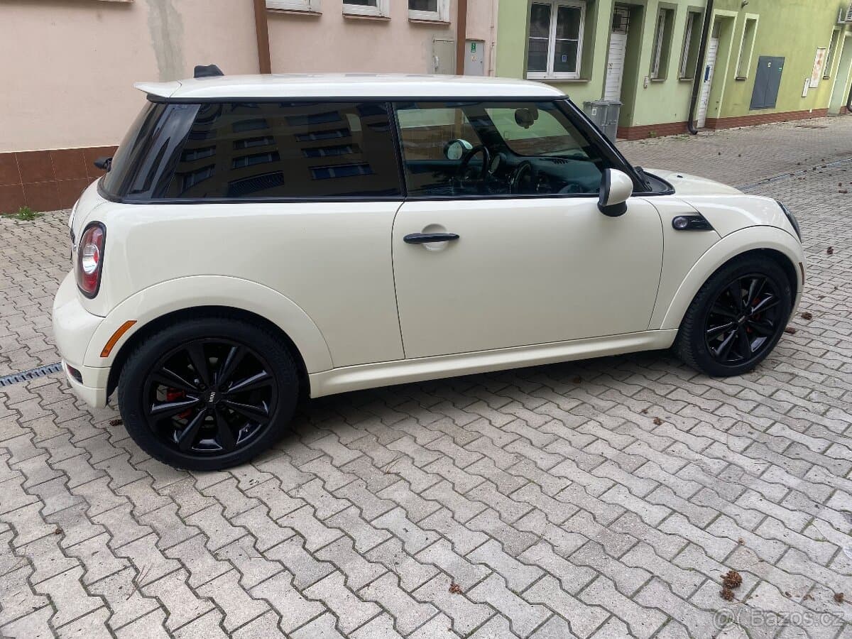 2010 Mini COOPER - 11
