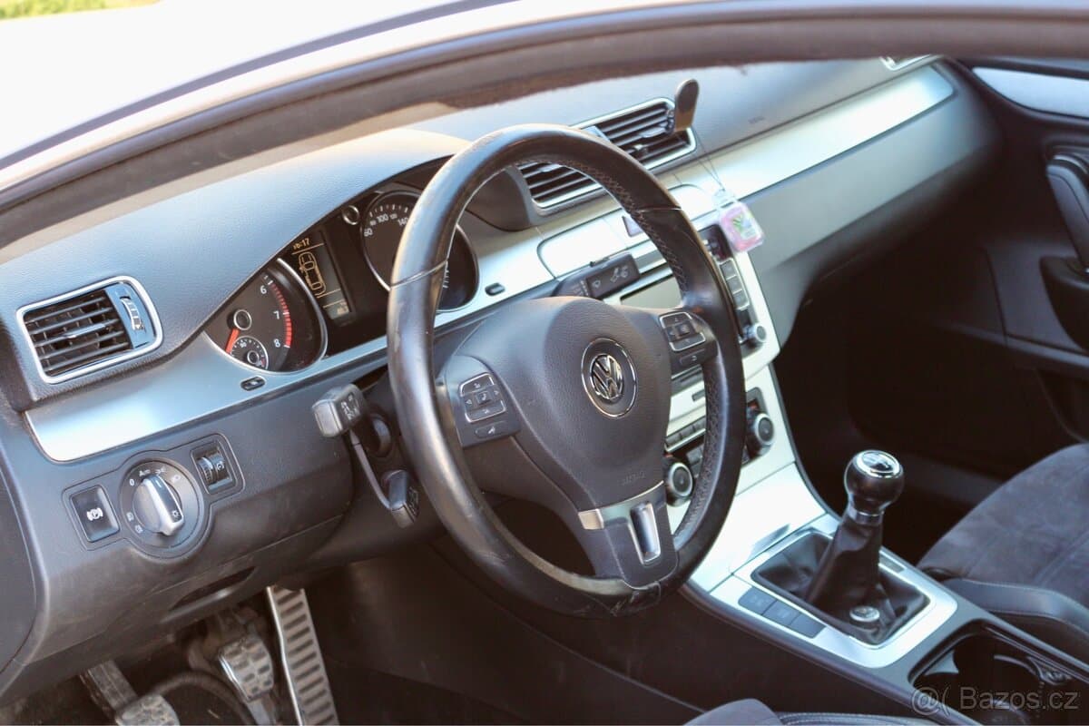2009 Volkswagen PASSAT CC - 11