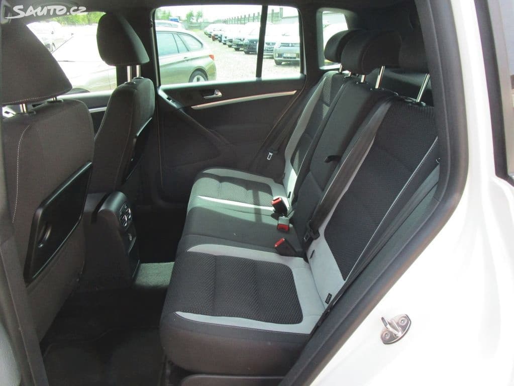 2012 Volkswagen TIGUAN - 11
