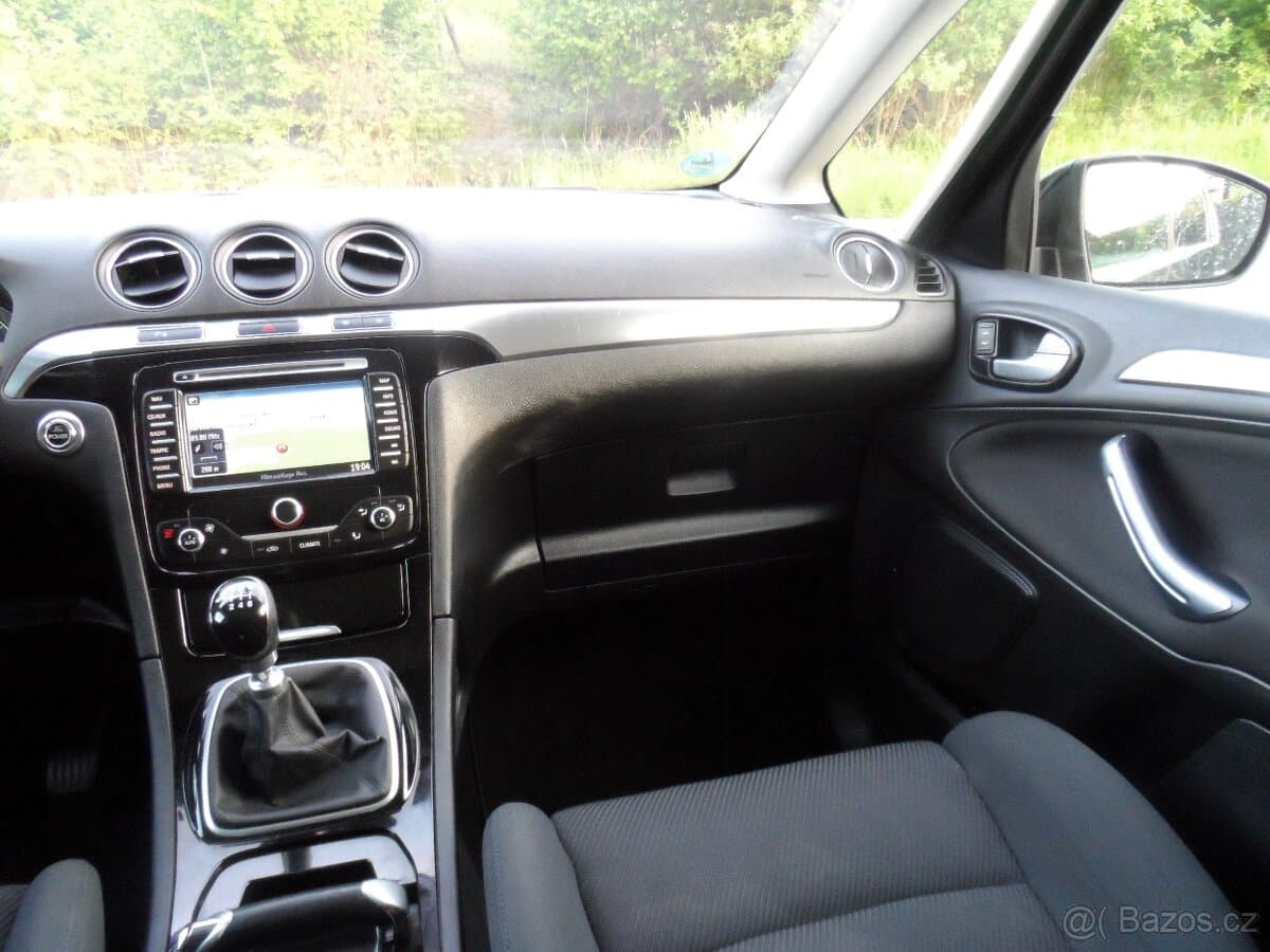 2011 Ford S-MAX - 11