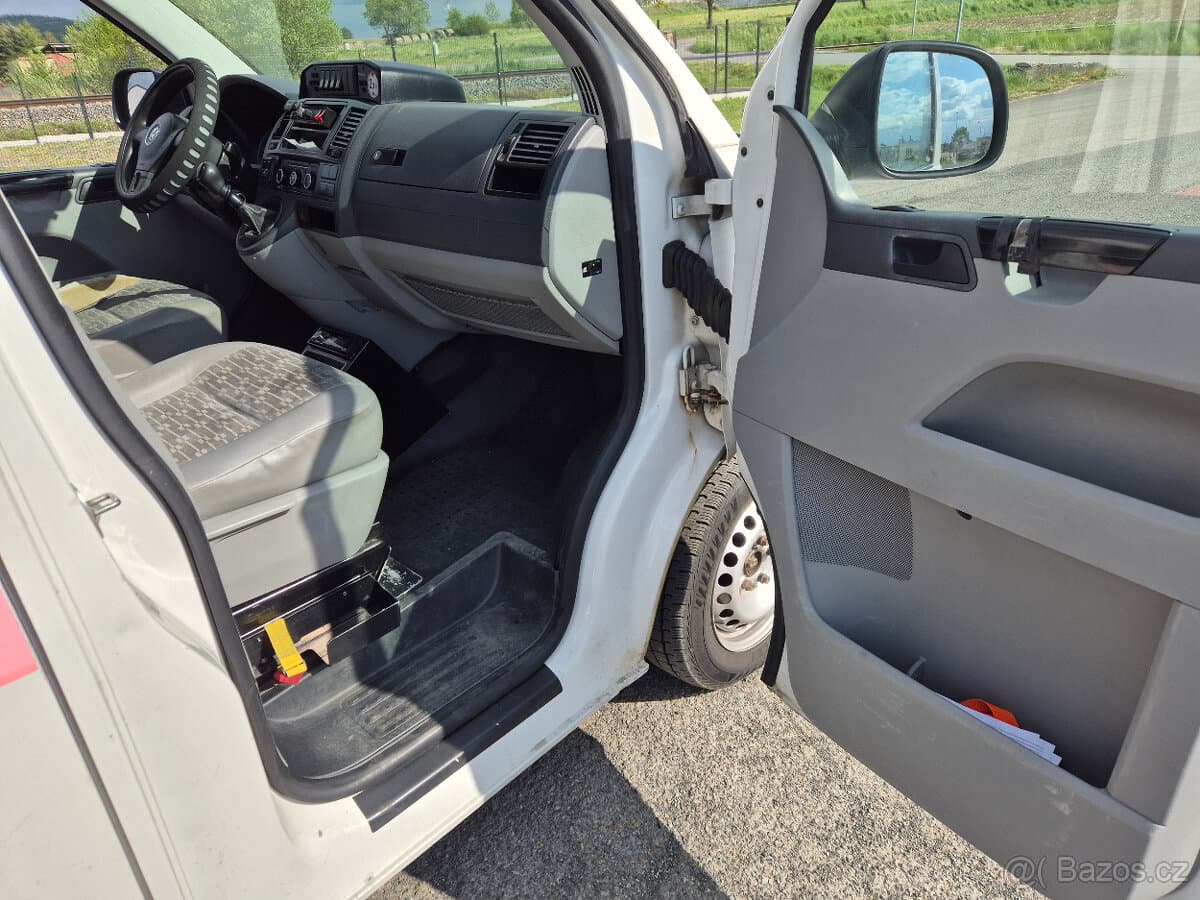 2012 Volkswagen TRANSPORTER - 11