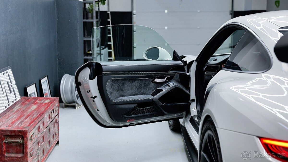 2018 Porsche 911 - 11