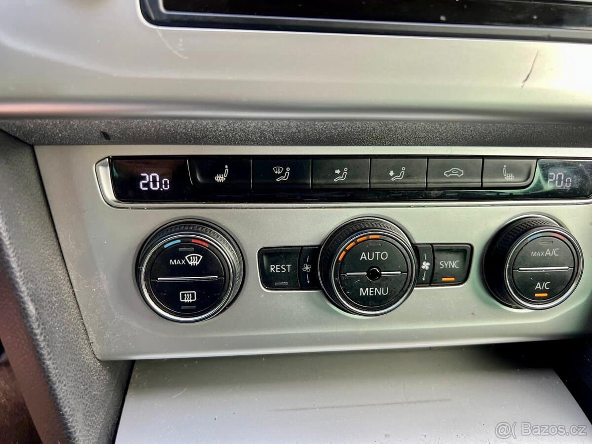 2015 Volkswagen PASSAT - 11