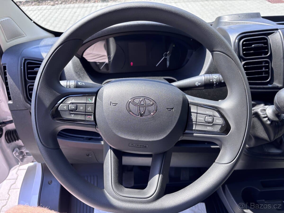 2025 Toyota PROACE - 11