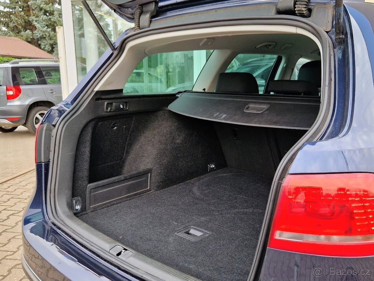 2013 Volkswagen PASSAT - 11