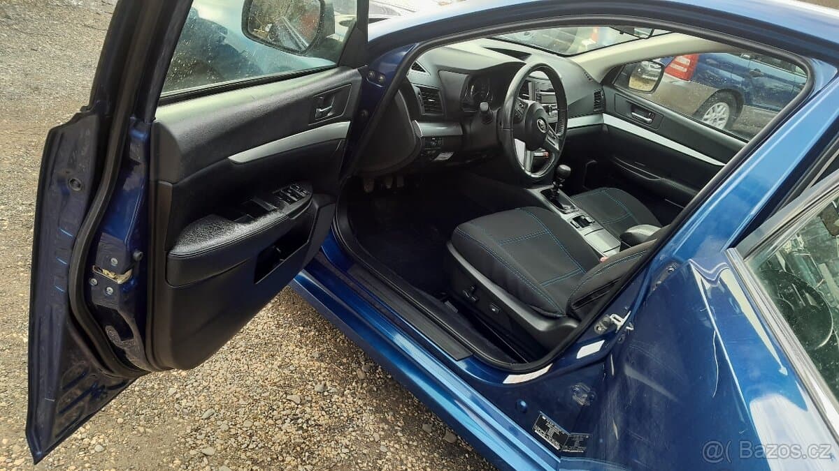 2010 Subaru LEGACY - 11